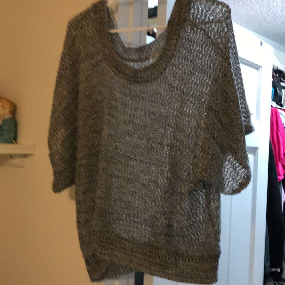 🤍 Very cute mesh top 🤍 - GENTLY USED!